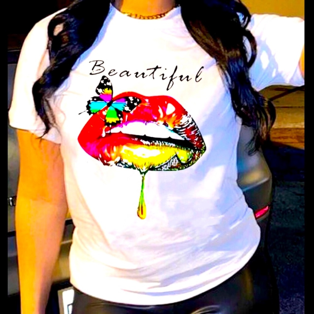💋 BEAUTIFUL 💋🦋 Butterflies & Lip Short Sleeve T-Shirt
